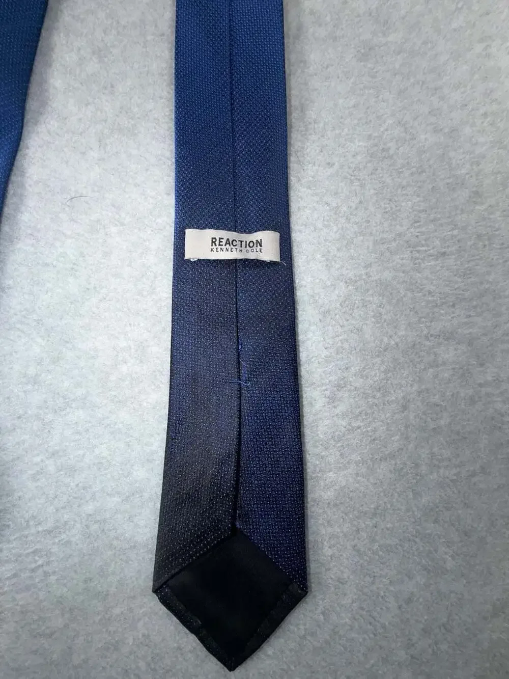 Kenneth Cole Reaction Men's Navy Blue Textured 100% Silk Necktie